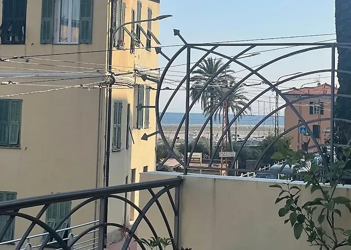 Casa Visconti, Bordighera, Vista Mare Appartement *